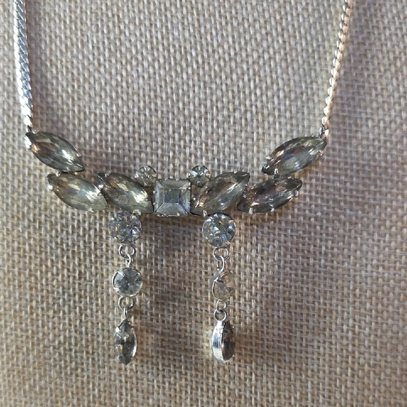 Vintage Silver-toned Bib Style Necklace with Marquis Crystal Accents - Picture 3 of 5